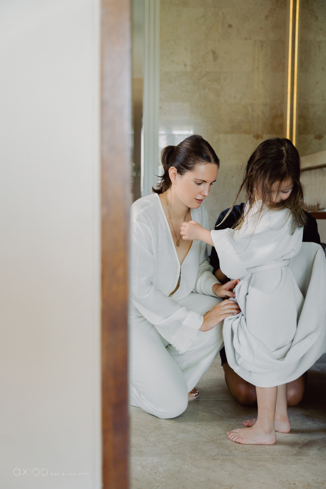 Axioo: Little Scene Stealers